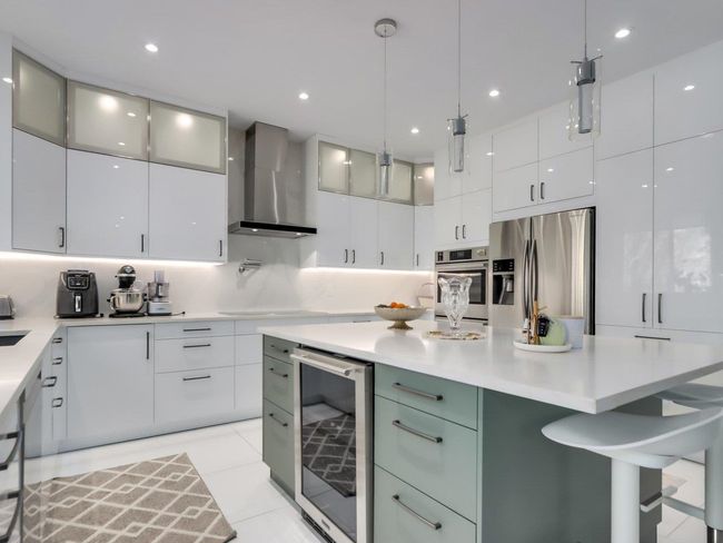 108 Sycamore Dr, House other with 5 bedrooms, 4 bathrooms and 4 parking in Port Moody BC | Image 15