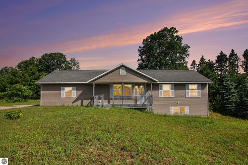 8394 King Arthurs Ct, Kingsley, MI, 49649-9489 | Card Image