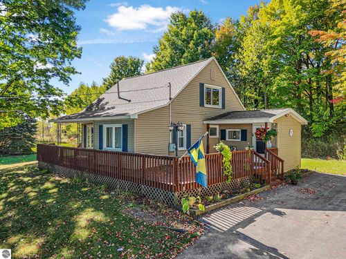 185 3 Mile Rd N, Traverse City, MI, 49696-8484 | Card Image