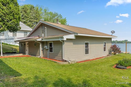 13662 W Mcbride Rd, Coral, MI, 49322-9675 | Card Image