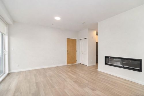 202-815 Orono Ave, Victoria, BC, V9B2T9 | Card Image