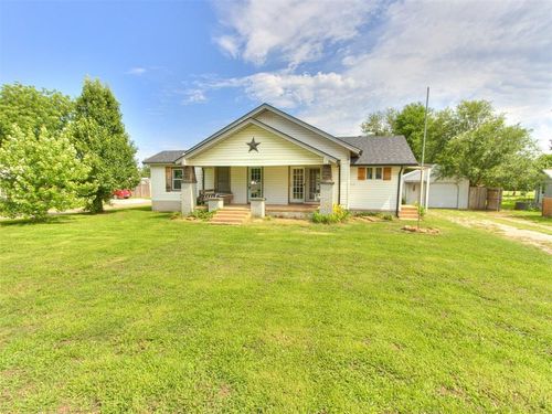 204 E Washington St, Crescent, OK, 73028-9001 | Card Image