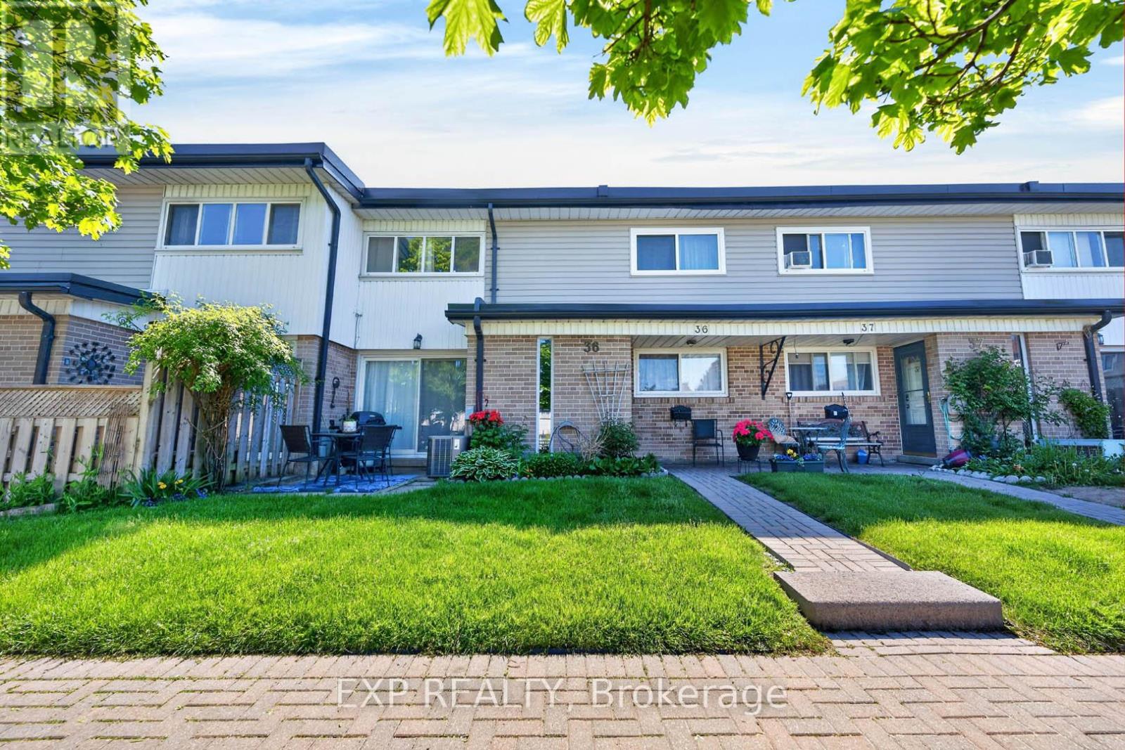 Residential in Pickering (West Shore) 2
