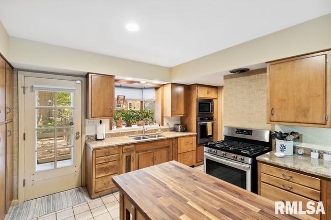 1570 N Academy St, House other with 5 bedrooms, 4 bathrooms and null parking in Galesburg IL | Image 32