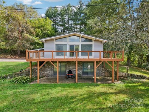 61 Magnolia Dr, Canton, NC, 28716-8201 | Card Image