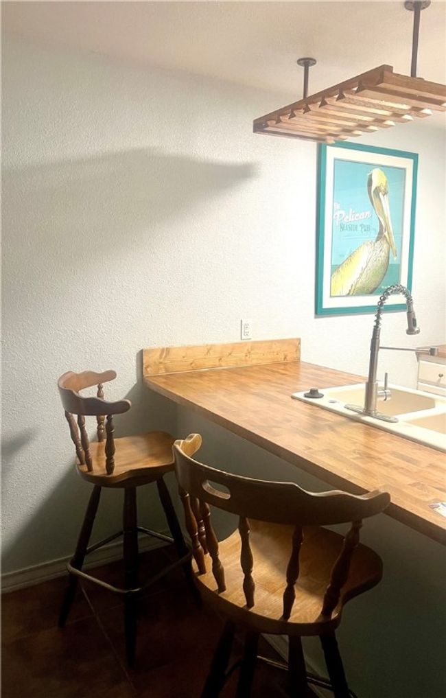 APT-404 - 4141 Whiteley Dr, Townhouse with 1 bedrooms, 2 bathrooms and 1 parking in Corpus Christi TX | Image 5