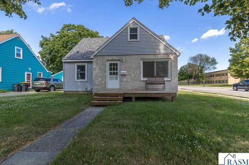 802 Center Street, North Mankato, MN, 56003 | Card Image