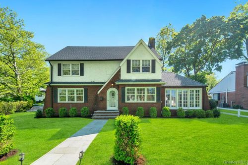 10 Dupont Ave, White Plains, NY, 10605-3536 | Card Image