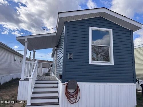 8 Avenue A, Keansburg, NJ, 07734-3204 | Card Image