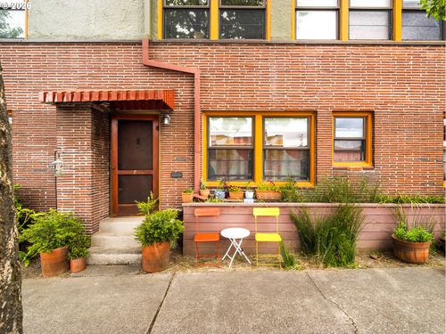 2-2025 Se Caruthers St, Portland, OR, 97214-5465 | Card Image