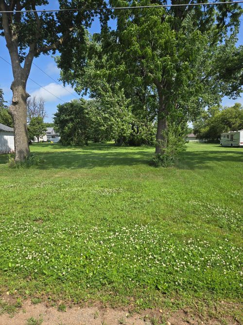 300 W 2nd St, Sherburn, MN, 56171-1255 | Card Image