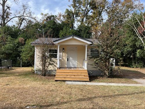 209 N West St, Hahira, GA, 31632-1141 | Card Image