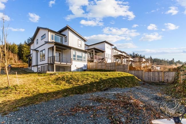 10897 Morrisette Pl, House other with 6 bedrooms, 5 bathrooms and 4 parking in Maple Ridge BC | Image 25