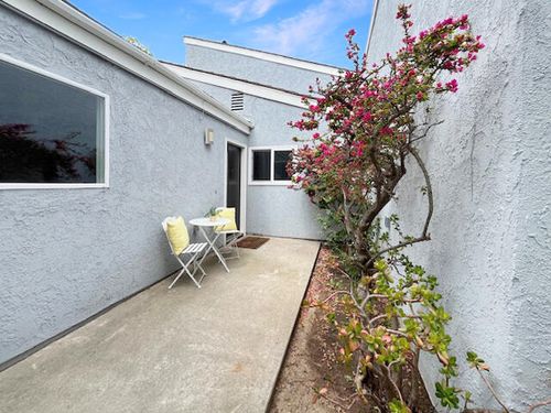 476 Harbor Lights Ln, Port Hueneme, CA, 93041-2147 | Card Image