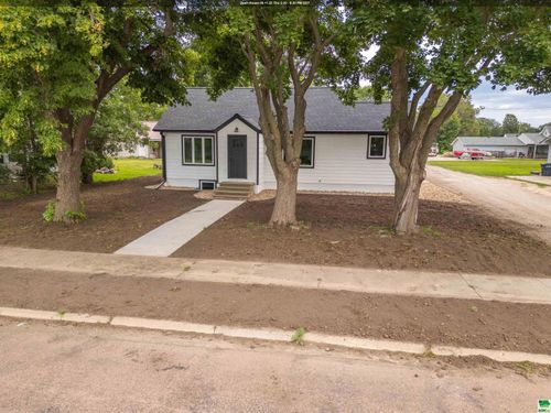 208 2nd Ave, Sibley, IA, 51249-1209 | Card Image