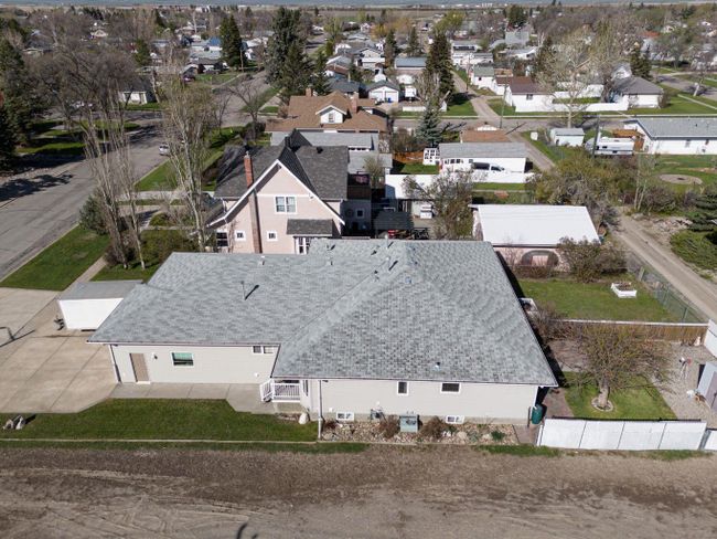216 48 Avenue W, Home with 2 bedrooms, 2 bathrooms and 2 parking in Claresholm AB | Image 30