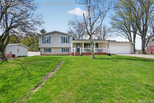 9080 Meadowland Dr, Grand Blanc, MI, 48439-8325 | Card Image