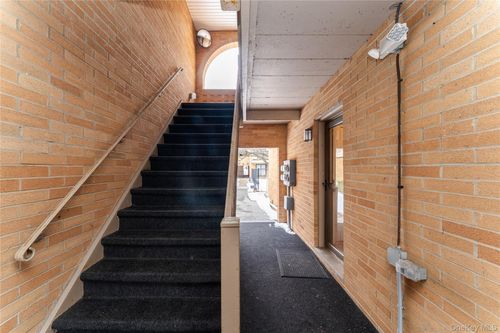 25b-14 Florence Ave, Hempstead, NY, 11550-6513 | Card Image