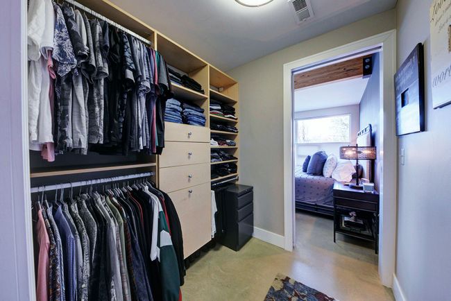 Primary Closet | Image 21