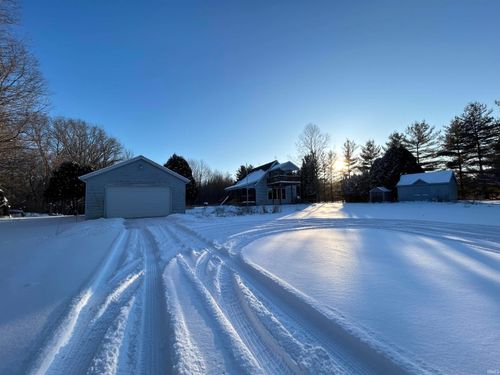 9511 Lost Bridge Rd W, Andrews, IN, 46702-9562 | Card Image