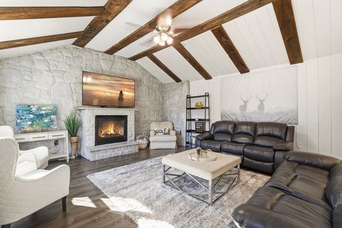 4 Wayside Dr, Danvers, MA, 01923-3433 | Card Image