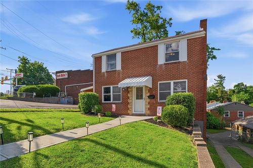 11 E Willock Rd, Brentwood, PA, 15227-3537 | Card Image