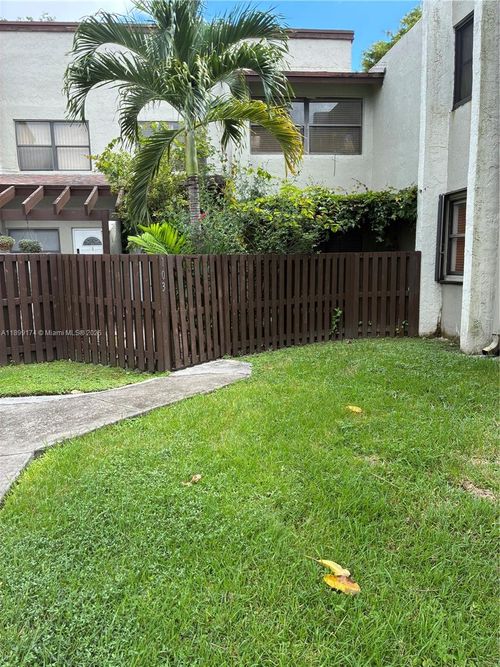 6-10010 Nw 9th Street Cir, Miami, FL, 33172-5174 | Card Image