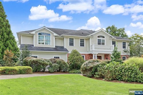 359 Lakeview Drive, Wyckoff, NJ, 07481 | Card Image
