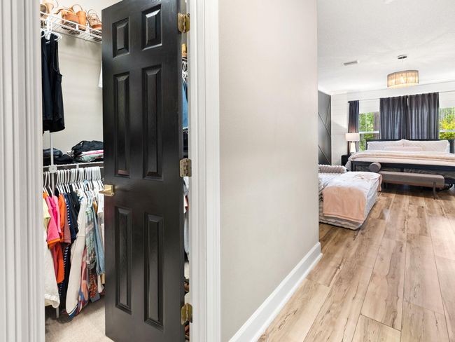 Double Closets | Image 39
