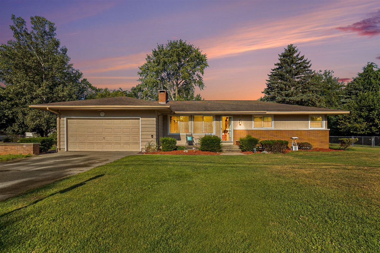 Mcdowell St, Norton Shores, MI 49441