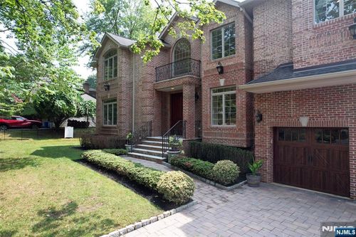 186 Hickory Ln, Closter, NJ, 07624-2301 | Card Image