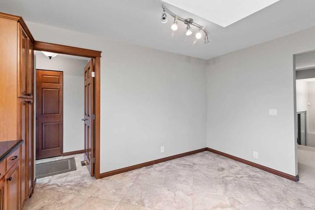 76 Coach Gate Way Sw, House other with 3 bedrooms, 2 bathrooms and 4 parking in Calgary AB | Image 16