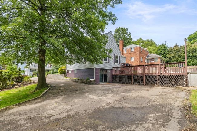 Lots of parking in the governor style driveway | Image 10
