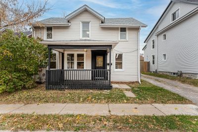 38 Brock St W, Home with 7 bedrooms, 3 bathrooms and 6 parking in Oshawa ON | Image 1