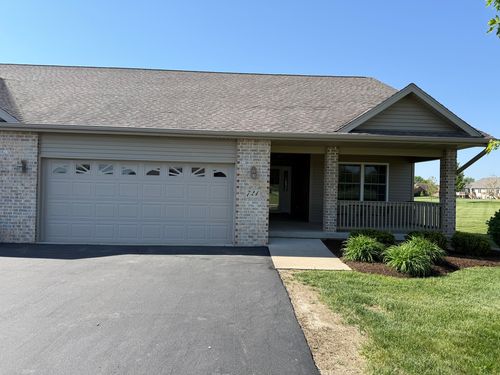 721 Yingling Dr, Dixon, IL, 61021-2301 | Card Image