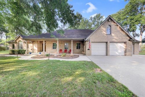813 Woodland Dr, Wauseon, OH, 43567-1720 | Card Image
