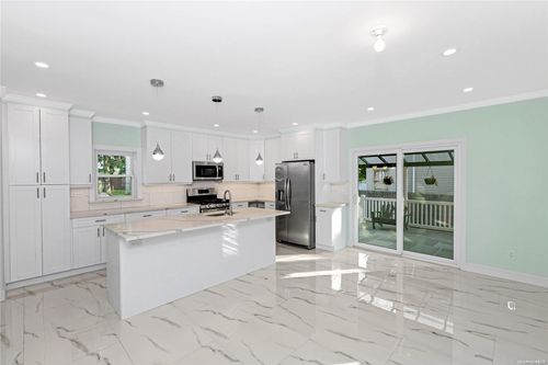 11 Press St, S Floral Park, NY, 11001-3536 | Card Image