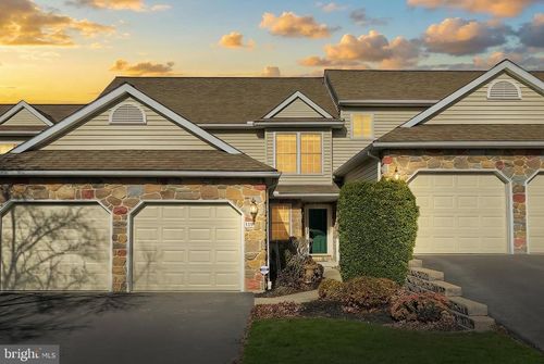 9-115 Fountain Dr, York, PA, 17402-9113 | Card Image