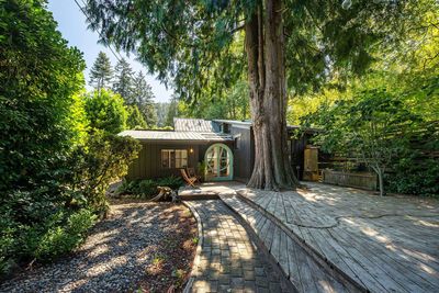 461 Bowen Island Trunk Rd, House other with 2 bedrooms, 1 bathrooms and null parking in Bowen Island BC | Image 2