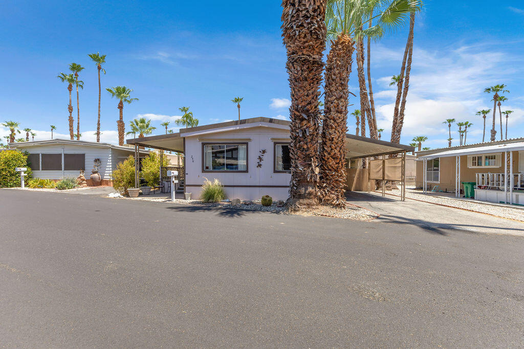 Manufactured In Park in Cathedral City 3