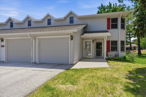 728 Woodview Ave, Sheboygan Falls, WI, 53085-1081 | Card Image