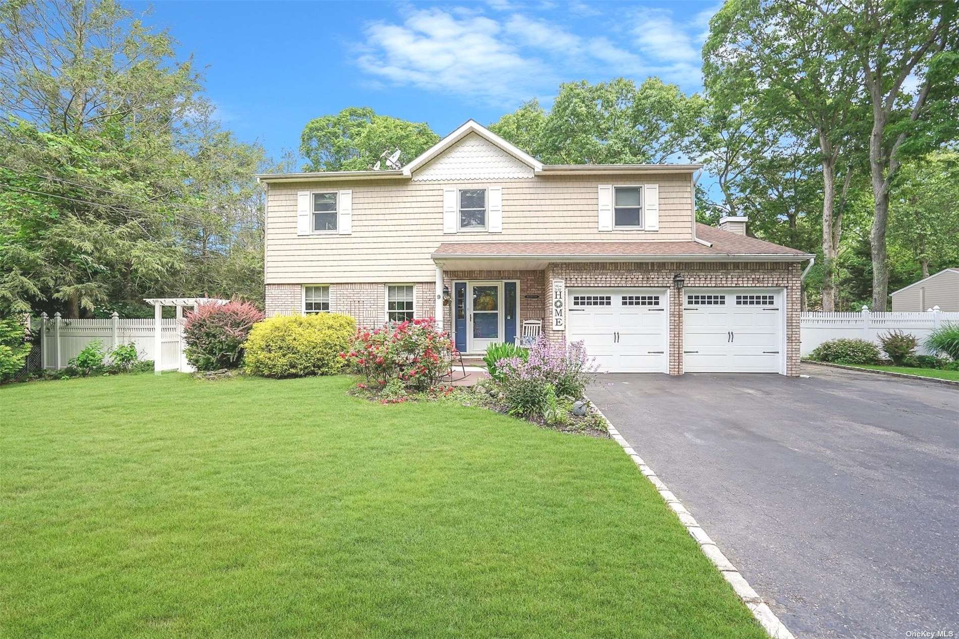 Charles St, Centereach, NY 11720