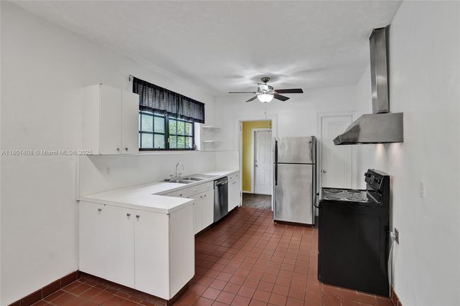 817 Lorca St, House other with 3 bedrooms, 1 bathrooms and null parking in Coral Gables FL | Image 16