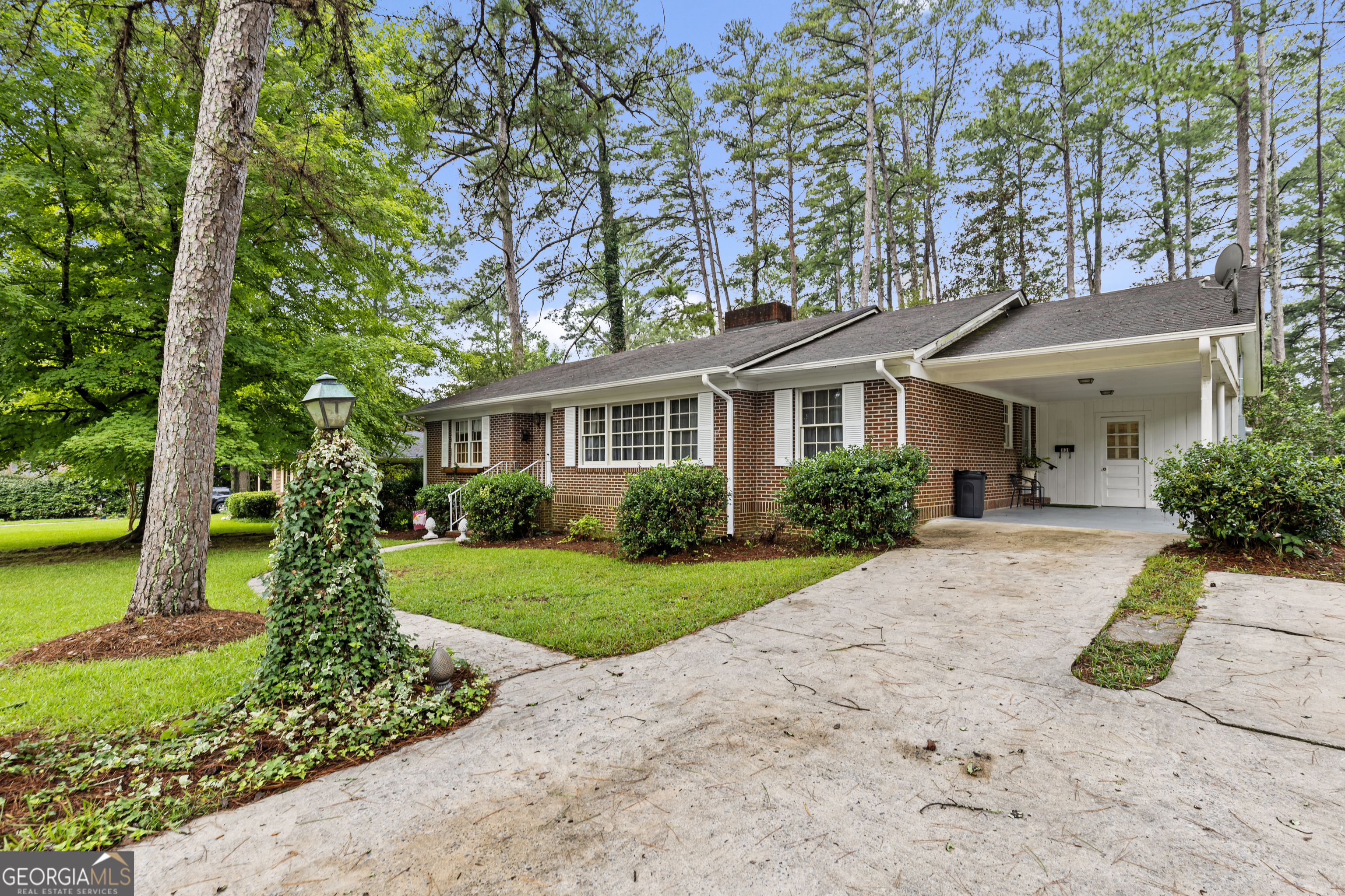 Russell Dr, Griffin, GA 30224