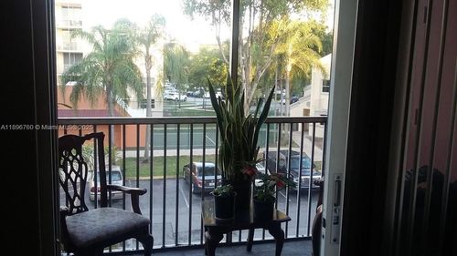 apt-301-8373 Lake Dr, Doral, FL, 33166-7739 | Card Image