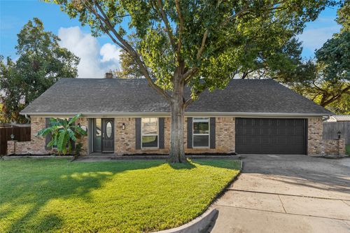 283 Somerset Cir, Bedford, TX, 76022-6636 | Card Image