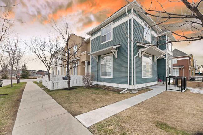 346 Mckenzie Towne Link Se, Home with 3 bedrooms, 1 bathrooms and 2 parking in Calgary AB | Image 3