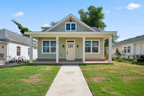 424 E 4th St, Claremore, OK, 74017-7409 | Card Image