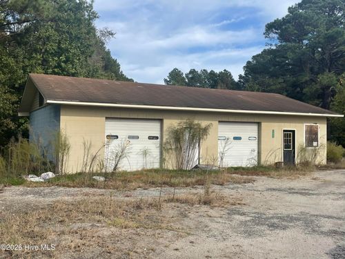 11820 Nc 211 Hwy W, Bladenboro, NC, 28320-9244 | Card Image