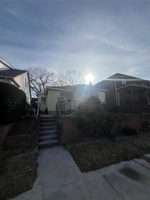9216 25th Ave, East Elmhurst, NY, 11369-1520 | Card Image